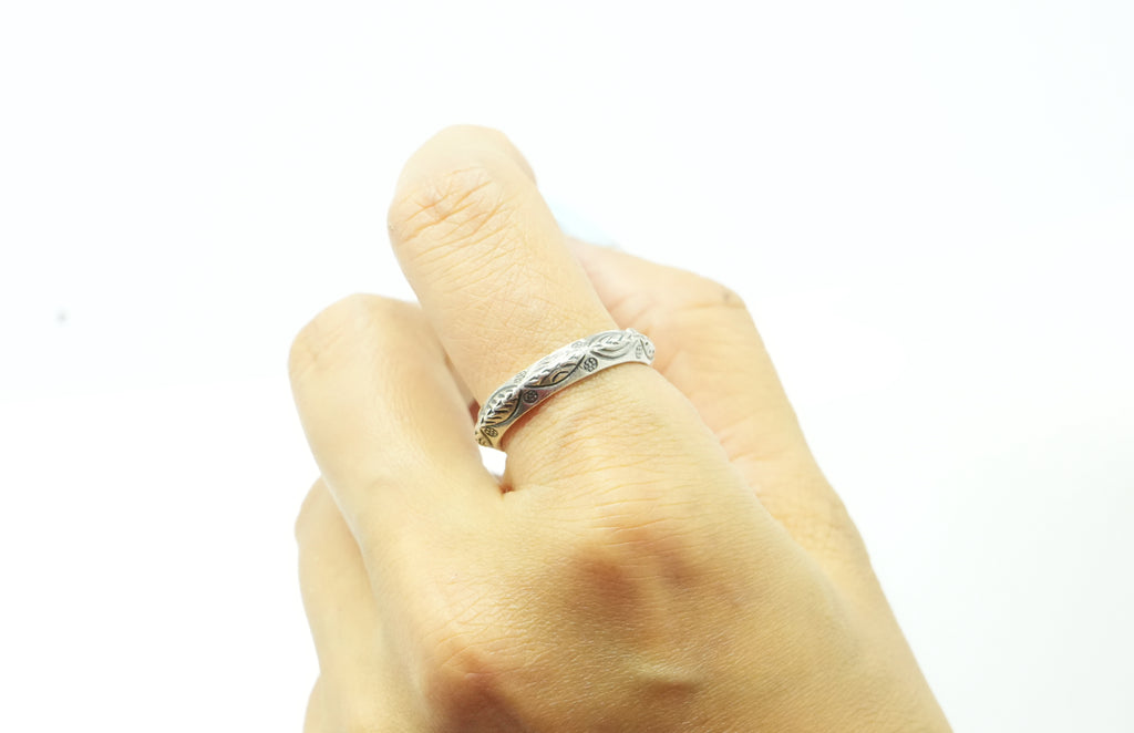 Thai Style Graphs Ring