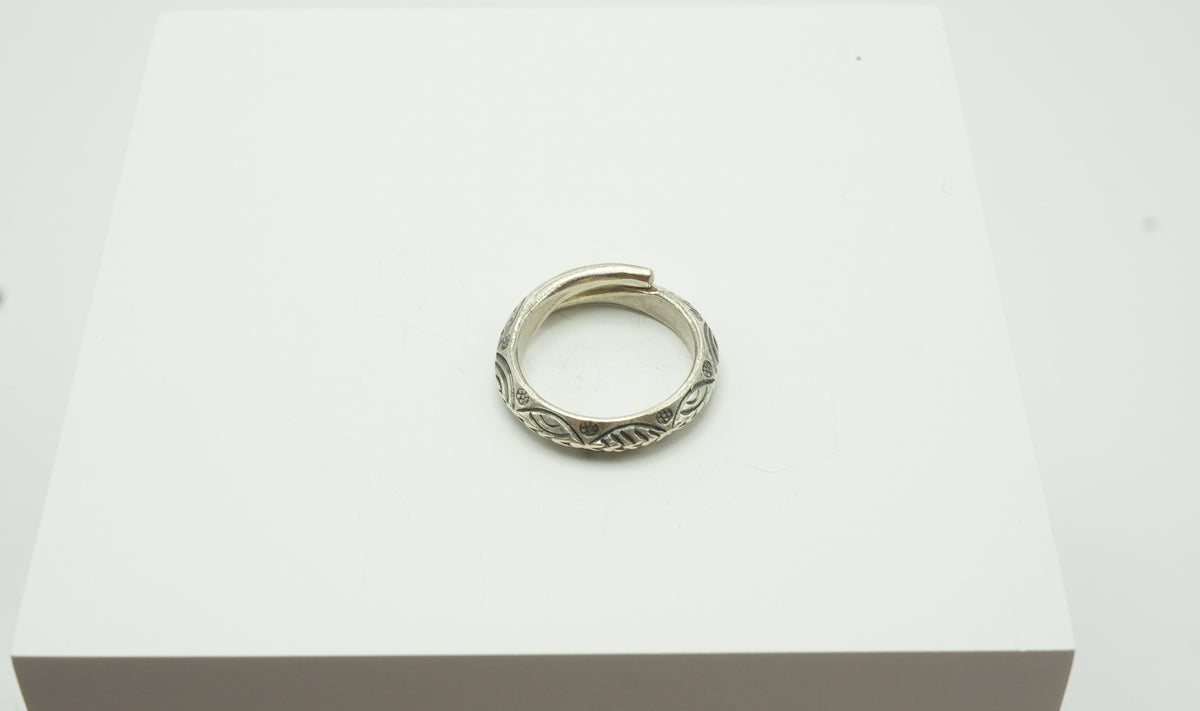 Thai Style Graphs Ring