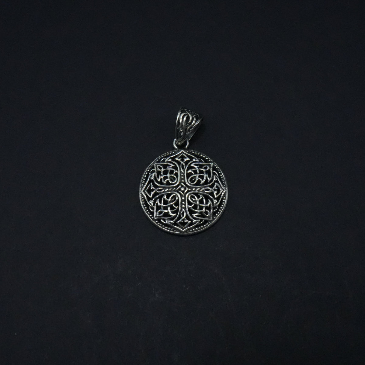 Cross Ancrée Pendant