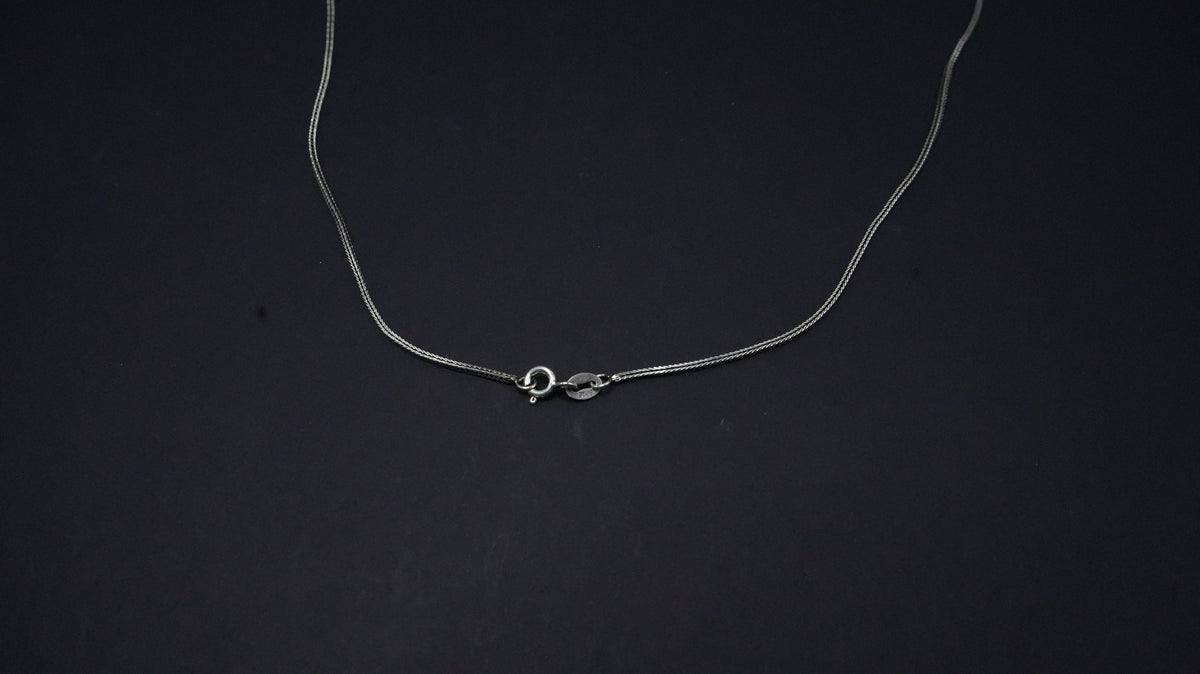 Thin V's Necklace