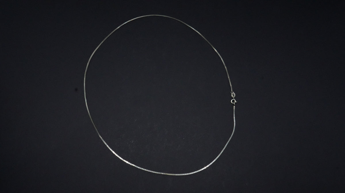 Thin V's Necklace
