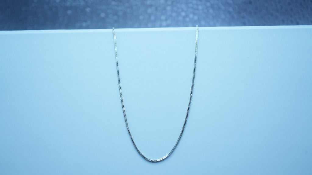 Thin V's Necklace